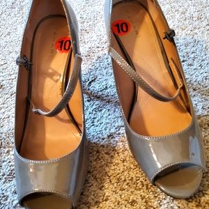 Tahari women's peep toe heels